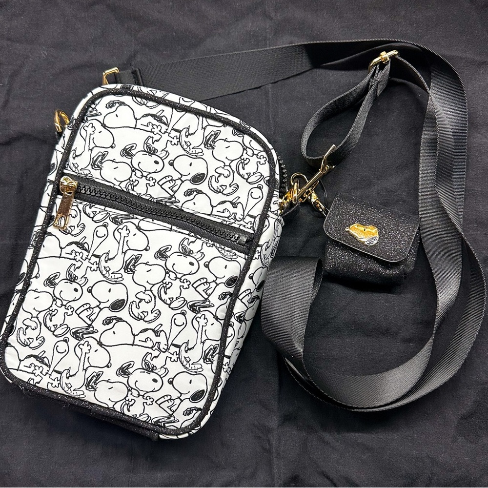 Snoopy Crossbody Bag with Attached Snoopy Earbud Case Black Strap- NWOT